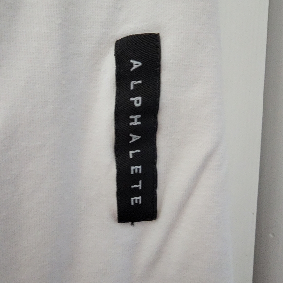 ALPHALETE- *NEVER WORN* Men's XXL Essential Scoop Neck Pocket Tee (2 Available) - Picture 3 of 6